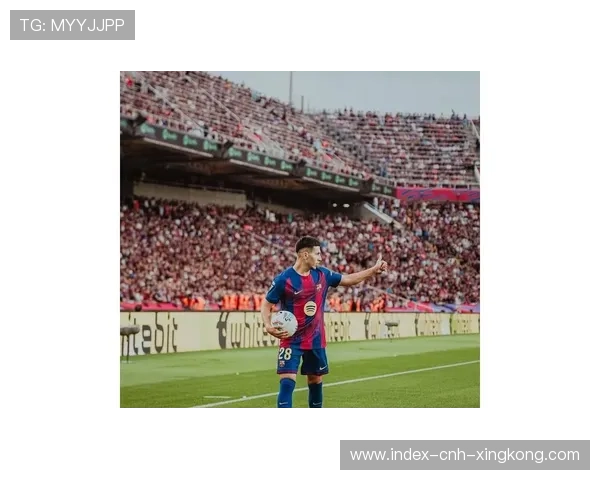 梅西训练现场沸腾,诺坎普追星潮再现 梅西训练现场沸腾,诺坎普追星潮再现