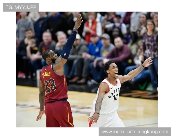 NBA巅峰对决：抢断后一条龙飞扣的震撼瞬间