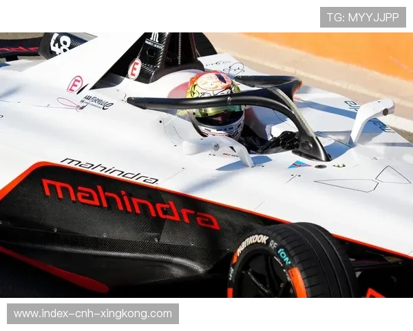 赛车黄旗阶段仍险象环生——激情与危机的交响曲 赛车黄旗阶段仍险象环生——激情与危机的交响曲