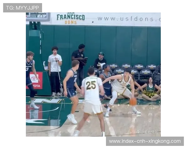 NCAA 大学篮球:超级新秀轰 55 分 NCAA 大学篮球:超级新秀轰 55 分