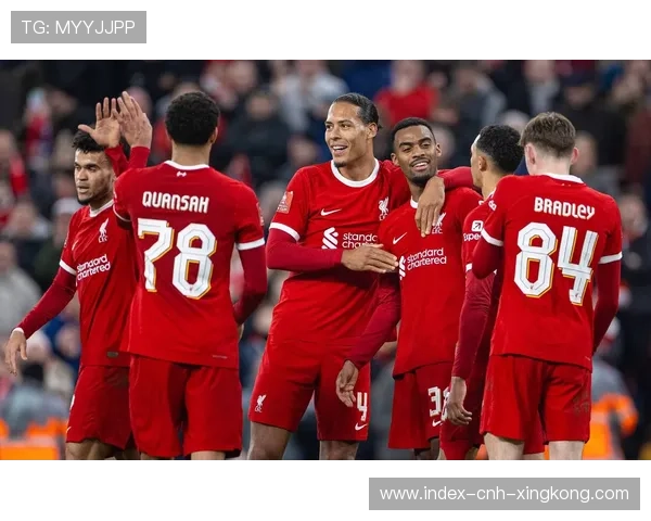 利物浦核心战术转型:边路跑动与支点分配的战略升级 利物浦核心战术转型:边路跑动与支点分配的战略升级