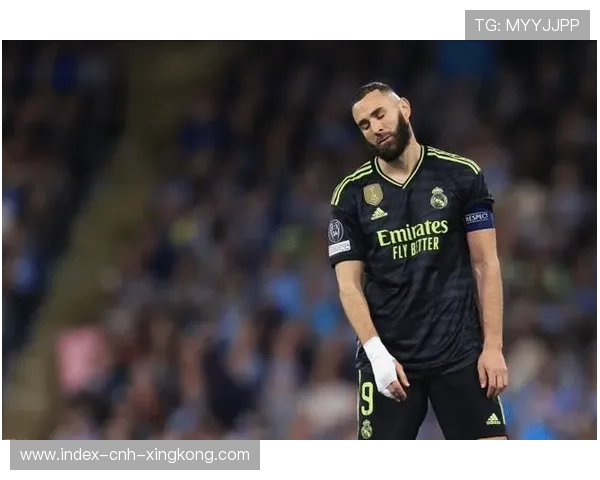 皇马本泽马门前机敏补射让全场为之震撼