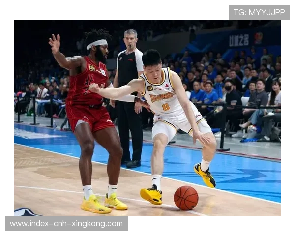 CBA北京后场封盖转为快攻稳稳拿下三分,展现无与伦比的篮球智慧 CBA北京后场封盖转为快攻稳稳拿下三分,展现无与伦比的篮球智慧