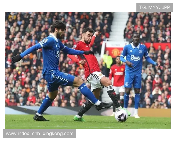 曼联围抢成功,加纳乔高速插入抽射命中 曼联围抢成功,加纳乔高速插入抽射命中