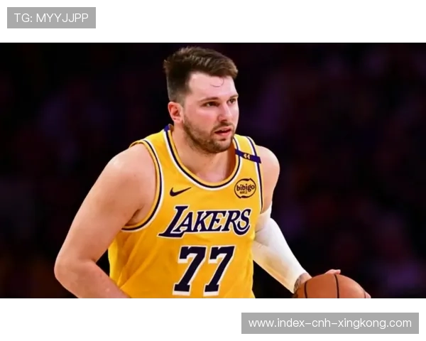 决胜21后两罚锁胜局！东契奇29＋11＋10取三连胜三分11中1瑕不掩瑜，东契奇绝杀带走胜利,21岁首次季后赛已比肩传奇