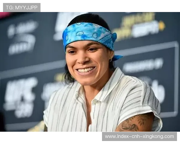 UFC膝踢险些终结比赛，瞬间点燃观众激情的精彩瞬间