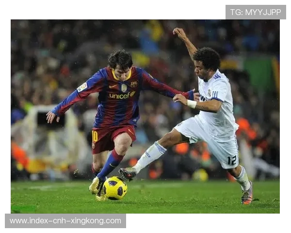 狼队追梅西式瞬时突破，展现足球场上的极速反击